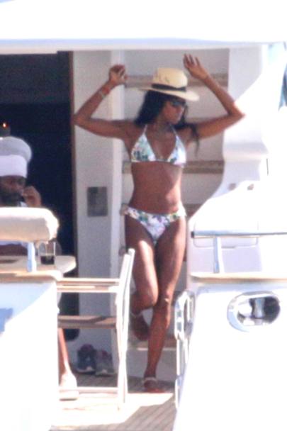 Ibiza. Naomi Campbell in splendida forma sullo yacht di Puff Daddy (Olycom)